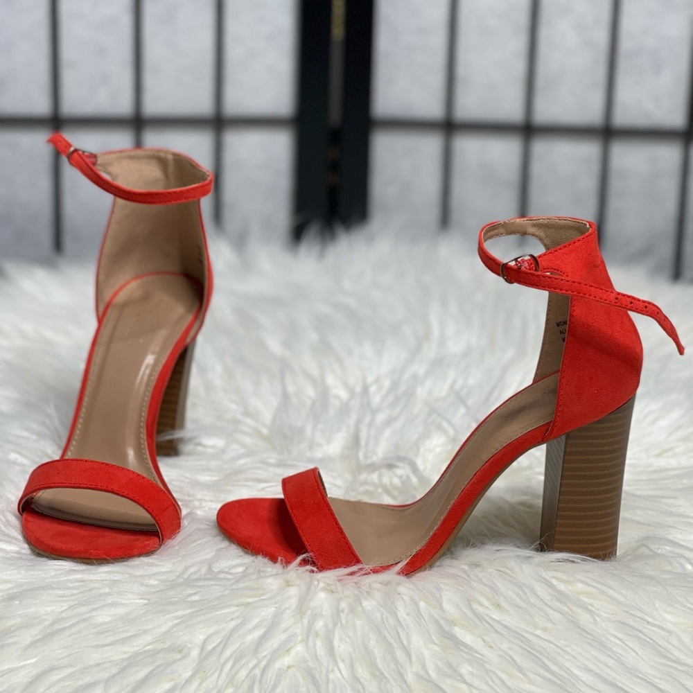 WOMENS  SIZE 7 FASHION NOVA HEELS COLOR: CORAL